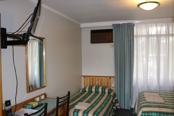 Room 10 of 32