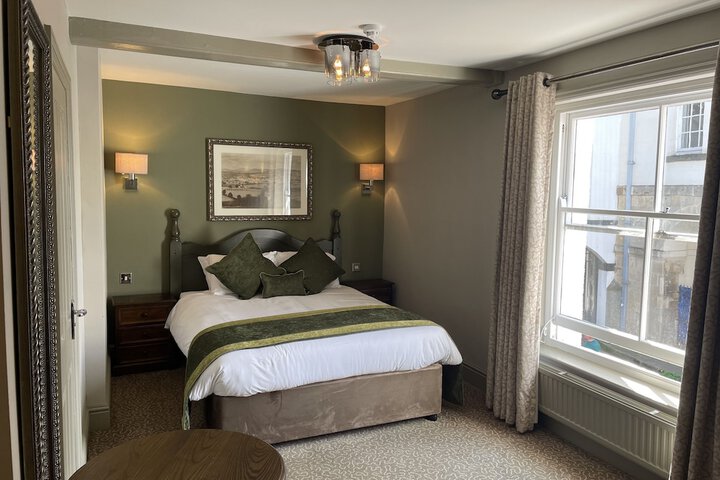 Room 3 of 42