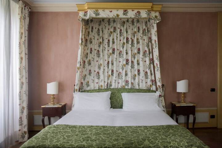 Room 4 of 31