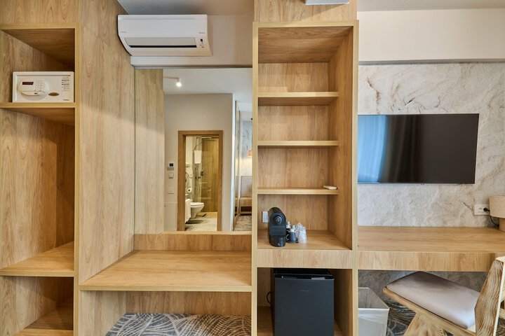 Room 18 of 60