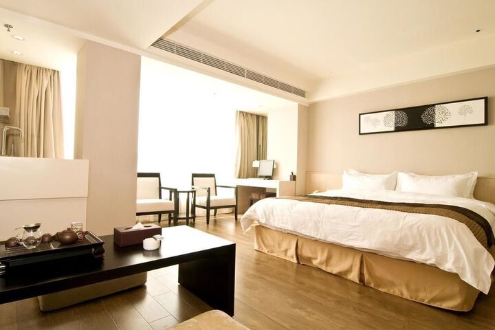 Room 9 of 166