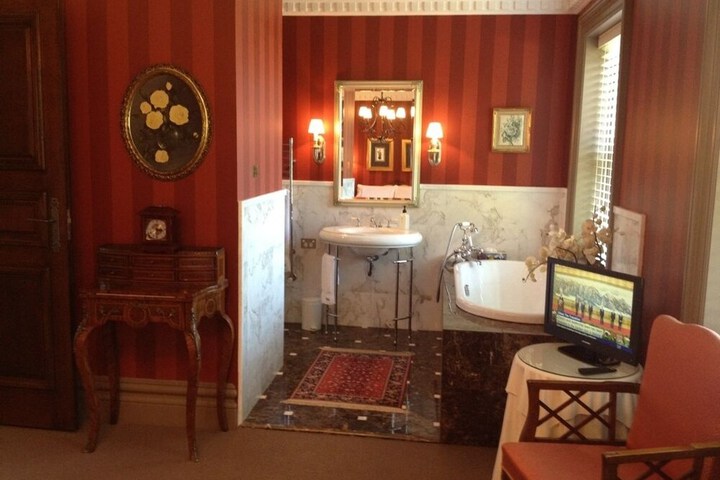 Room 11 of 29
