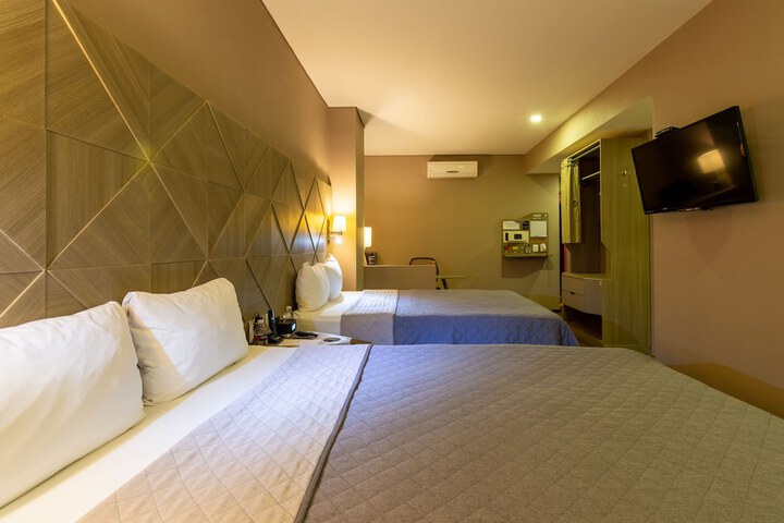 Room 17 of 100
