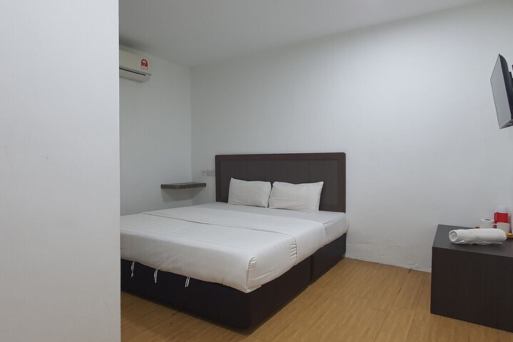 Room 17 of 35