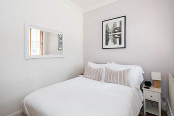Room 11 of 25