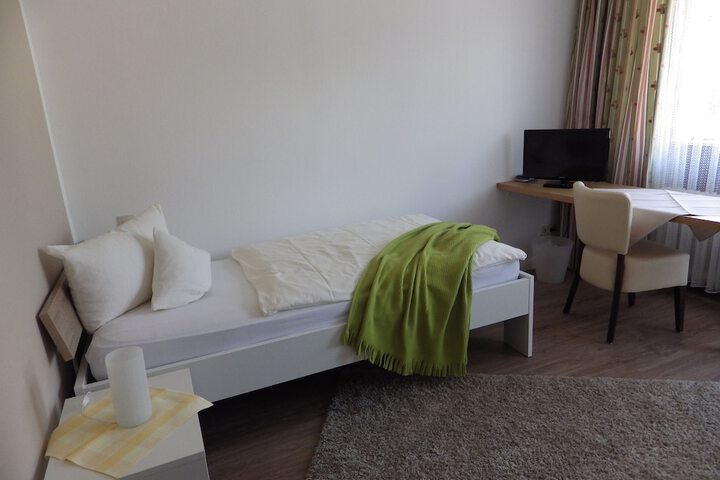 Room 9 of 47