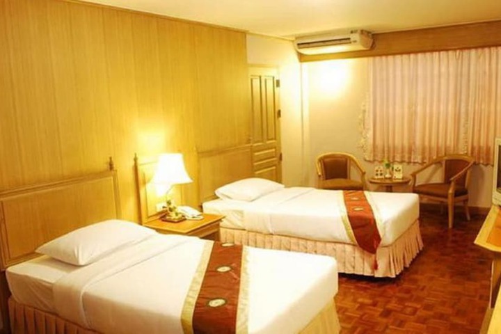 Room 12 of 32