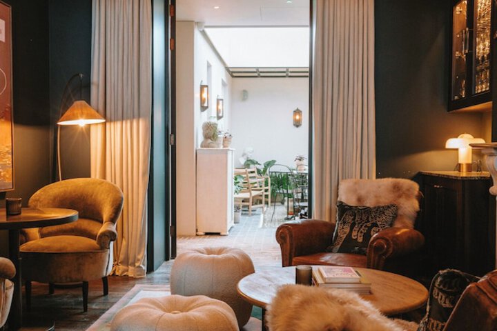 Lounge 87 of 137