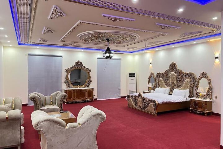 Room 8 of 16