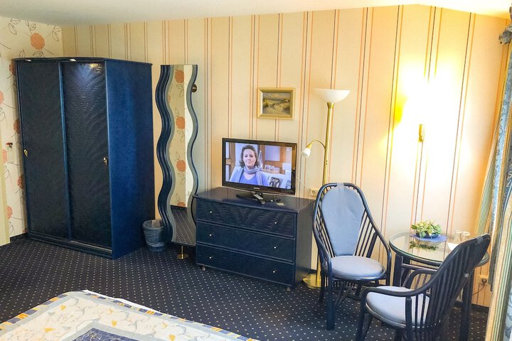 Room 7 of 41