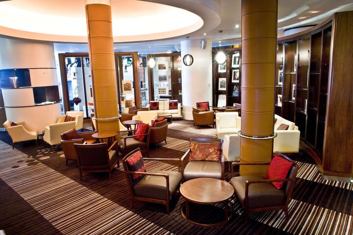 Lounge 68 of 94