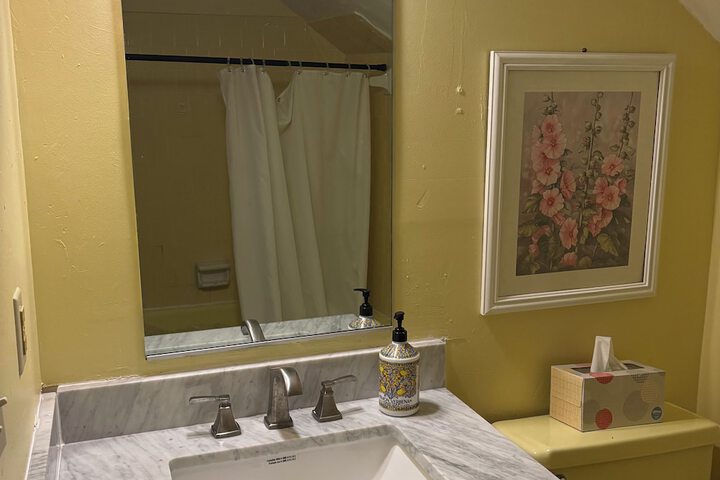 Room 33 of 48