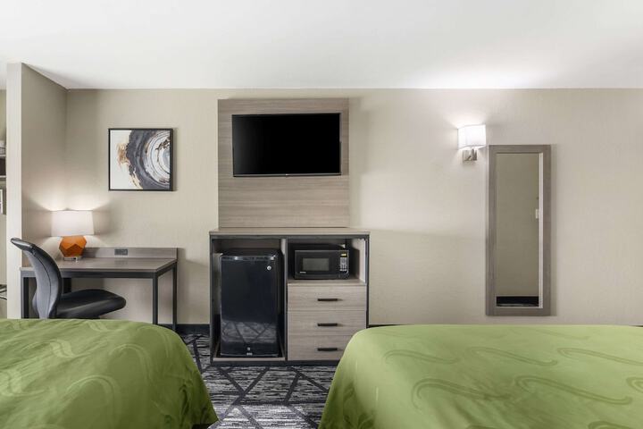 2 Double Beds (7 of 10)