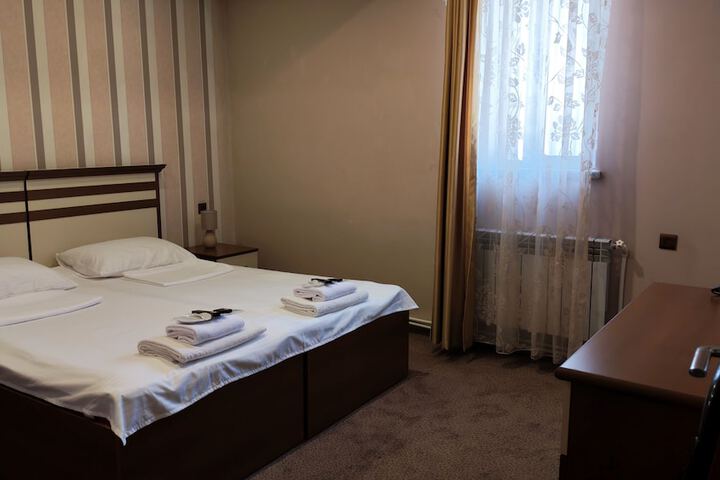 Room 106 of 164