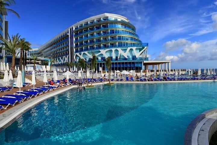 Hotel Pool
