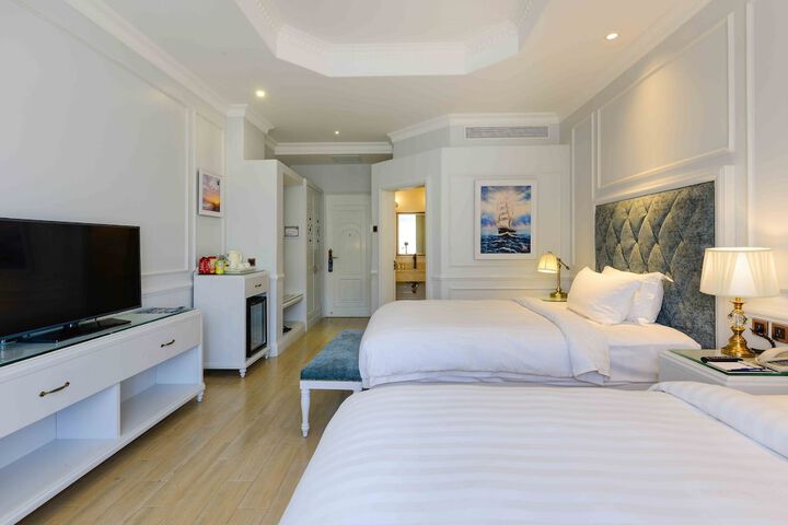 Room 5 of 195