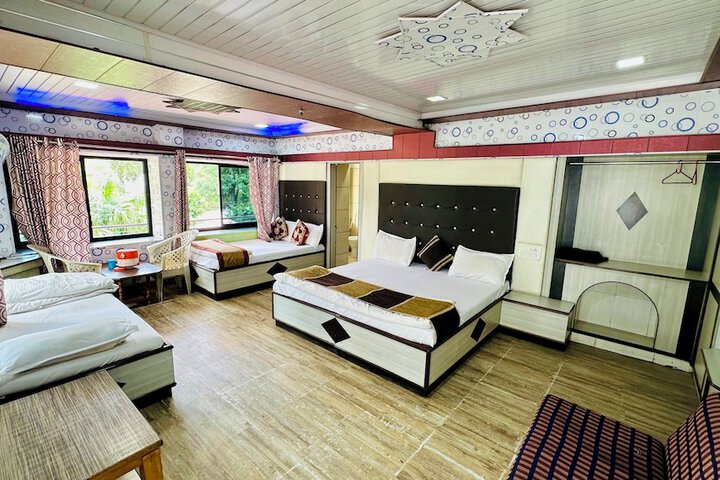 Room 10 of 28