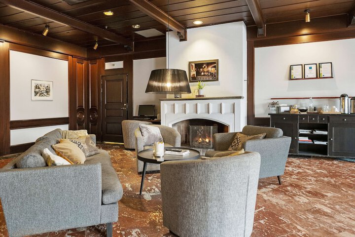 Lobby Entry