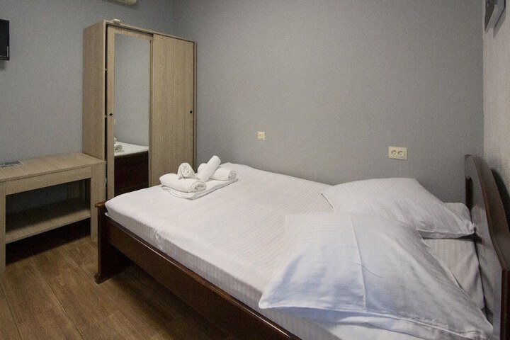 Room 3 of 6
