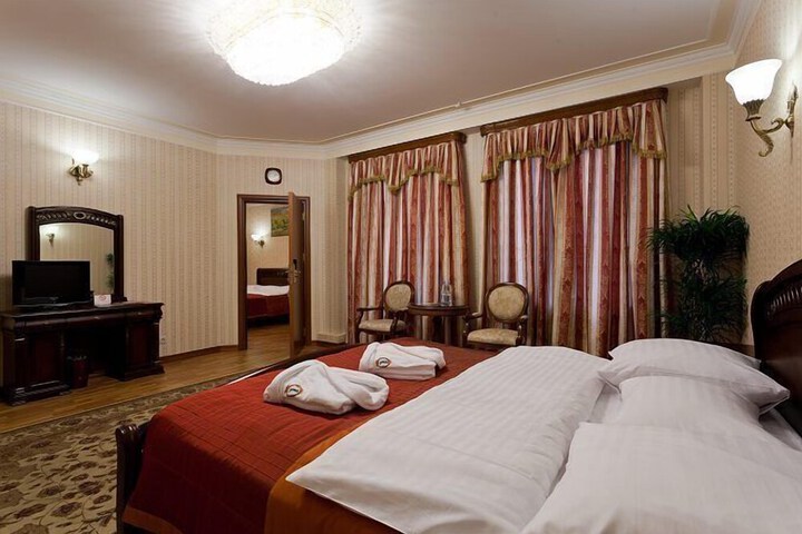 Room 6 of 37