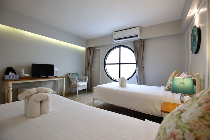 Room 33 of 91