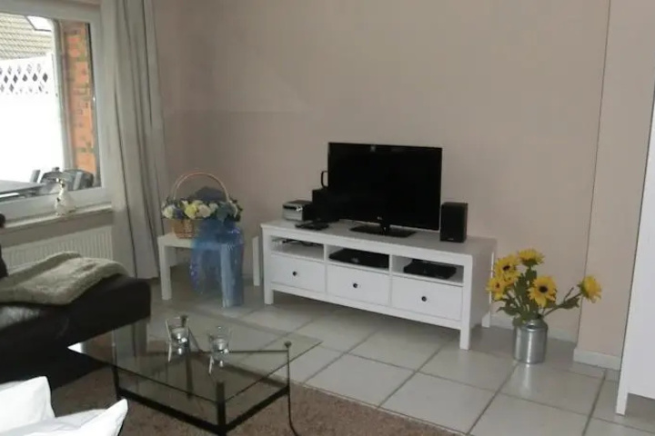 Room 2 of 10