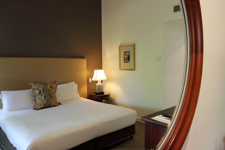 Room 5 of 112