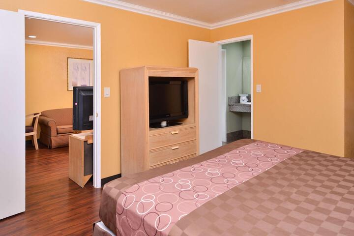1 King Bed (15 of 17)