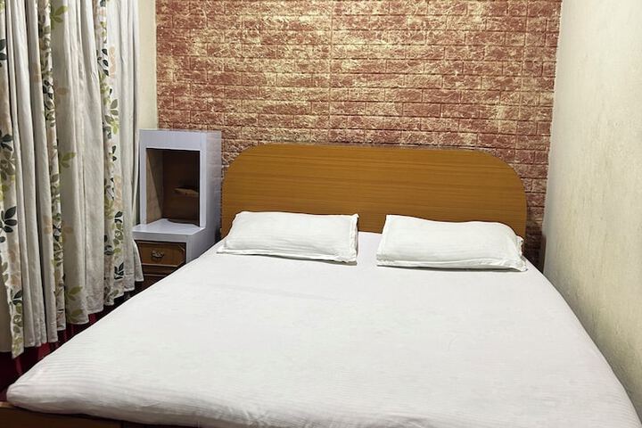 Room 17 of 36