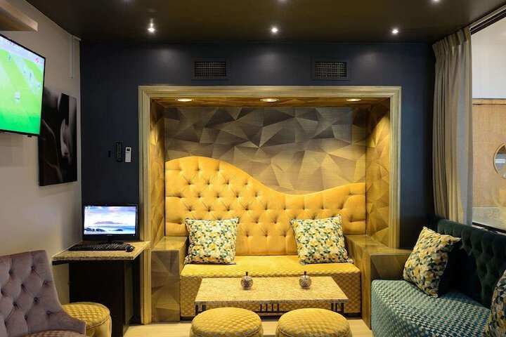 Lounge 191 of 242