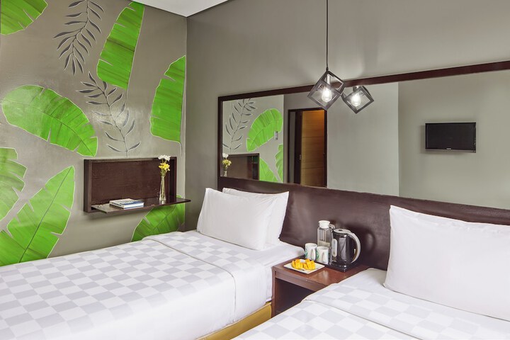 Room 13 of 32
