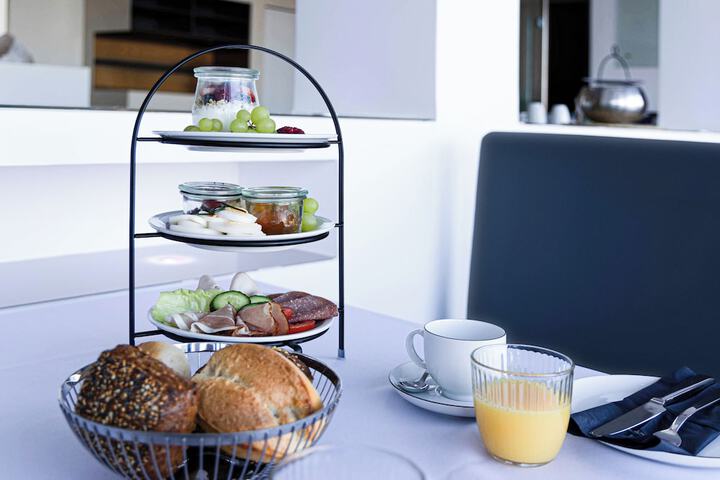 Breakfast/Coffee Service 144 of 179