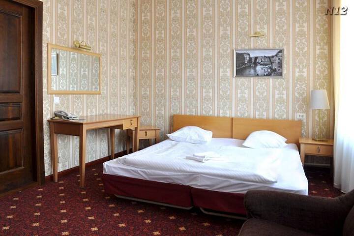 Room 12 of 62