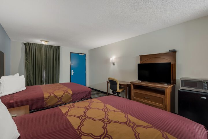 2 Queen Beds (6 of 9)