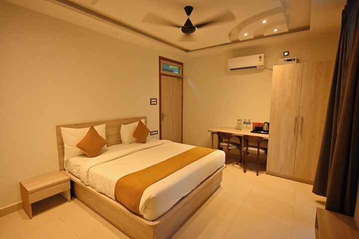 Room 42 of 65