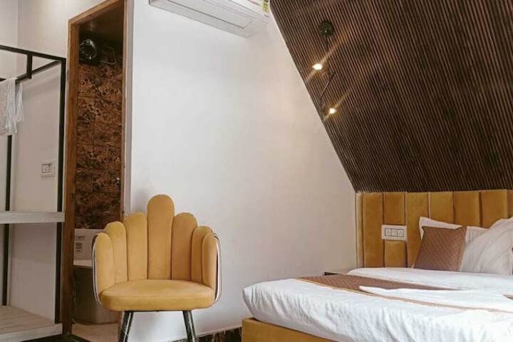 Room 5 of 30