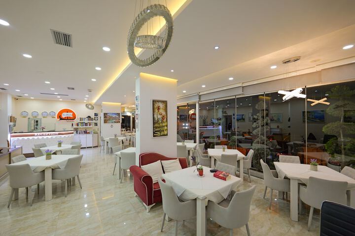 Dining 99 of 119