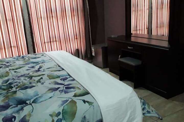 Room 6 of 48