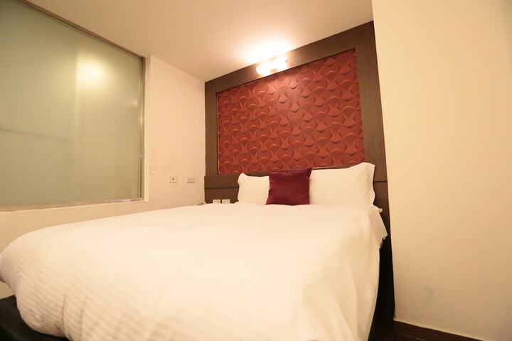 Room 10 of 46