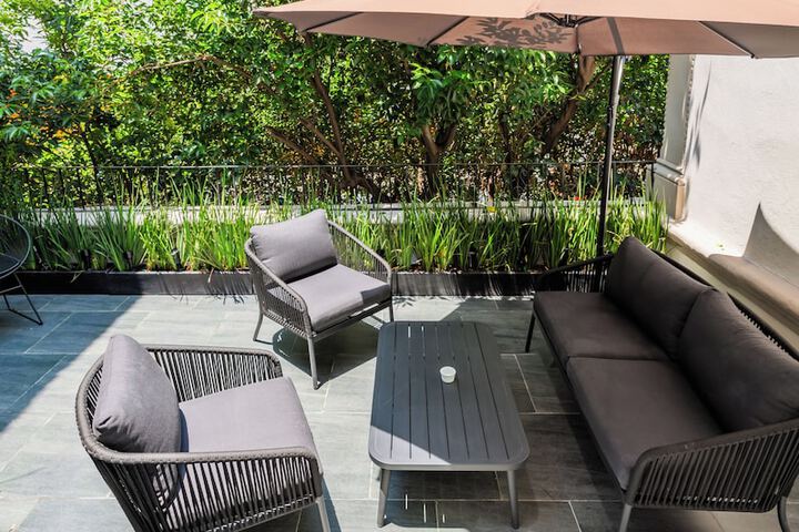 Sundeck 326 of 329