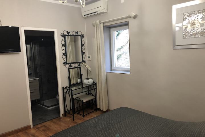 Room 5 of 67