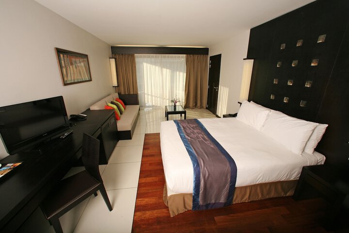 Room 4 of 36