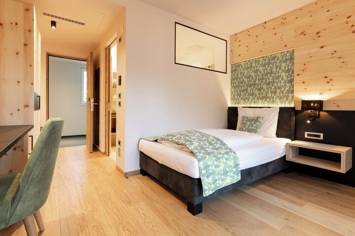 Room 13 of 54
