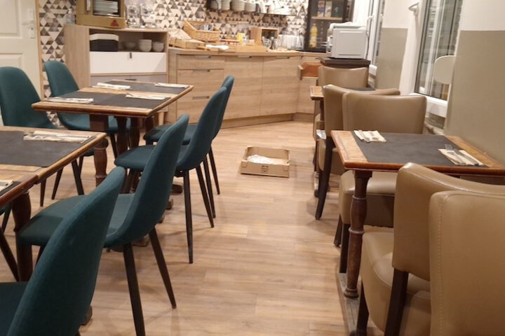 Dining 106 of 158