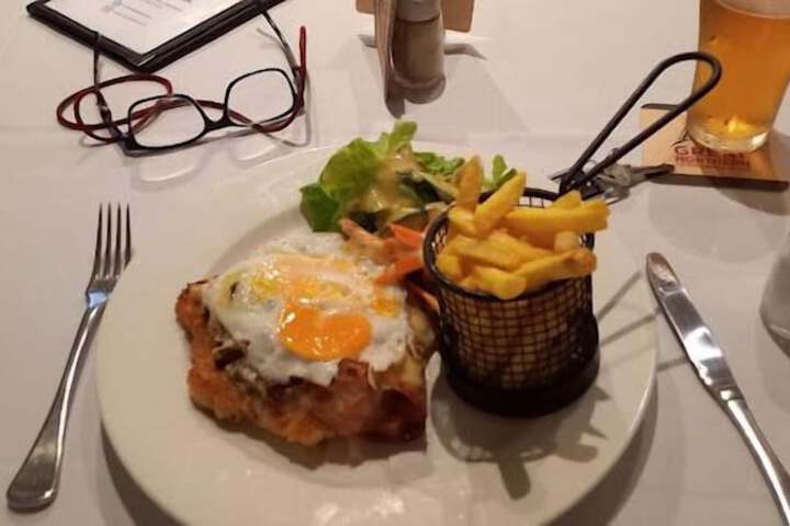 Dining 7 of 9