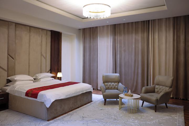 Room 16 of 34