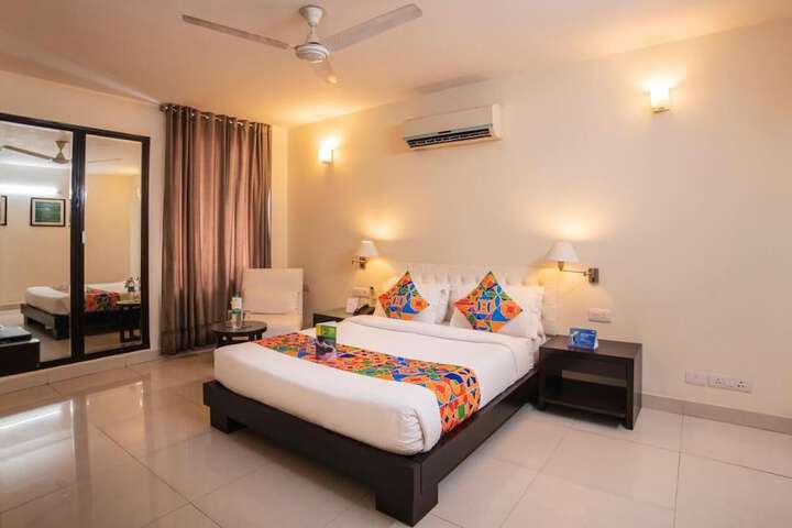 Room 4 of 9