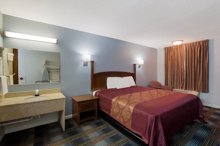 1 King Bed (14 of 19)