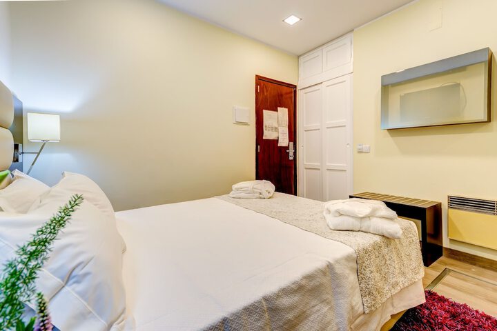 Room 12 of 74