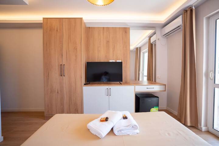 Room 5 of 32